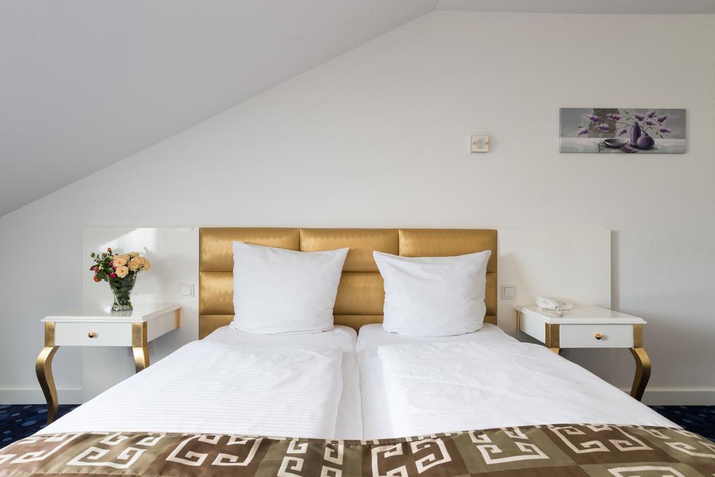 Bayer's Hotel