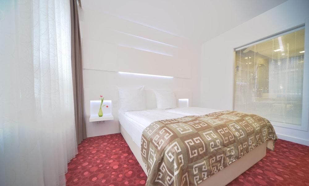 Bayer's Hotel