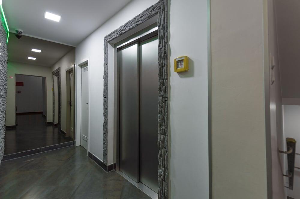 Bayer's Hotel